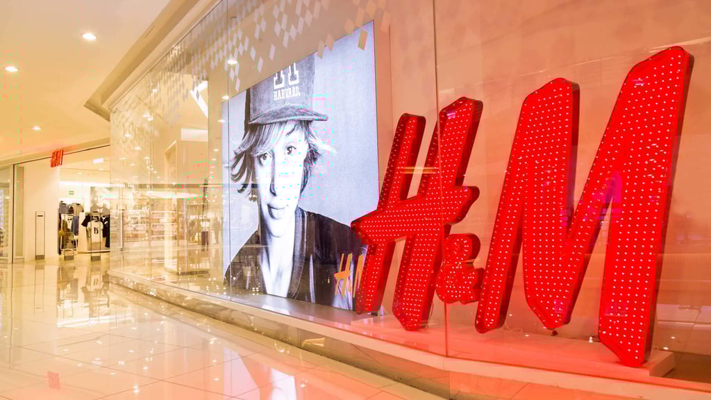 Front view of a H&M shop