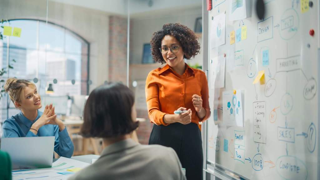 2023-07_marketing-director_team-setting_AdobeStock_561003317-scaled